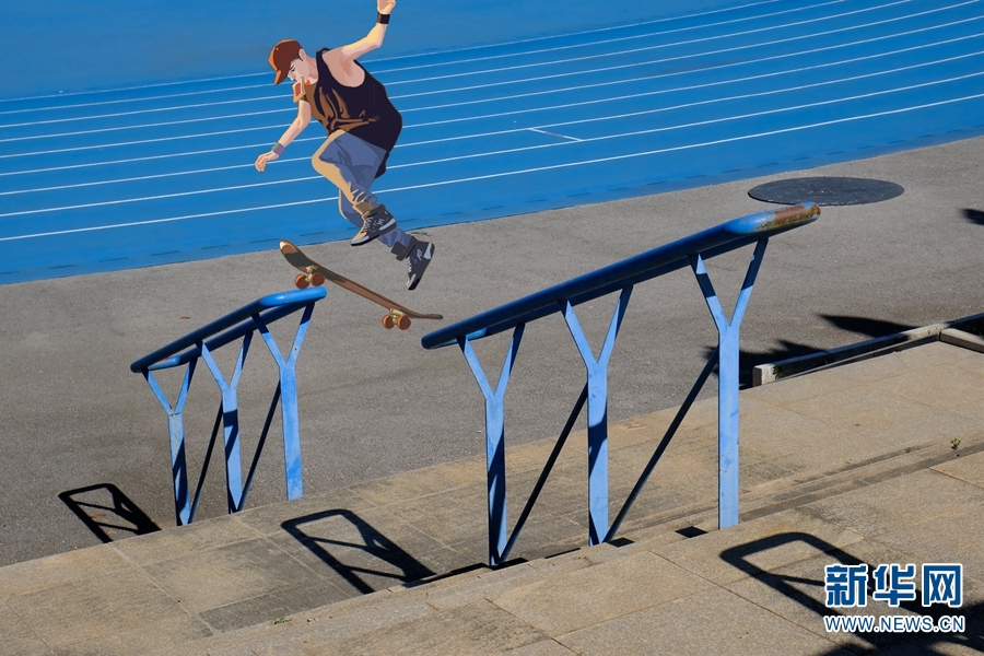 创意手绘＋校园美景 云南这所高校的“冬运会”有点萌！