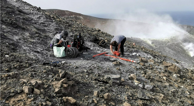 大量有害氣體逸出 意大利一火山島250名居民被轉移安置