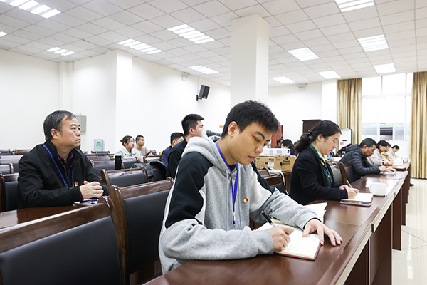 会议指出,全体干部职工要把学习贯彻落实宜宾市第六次党代会精神作为