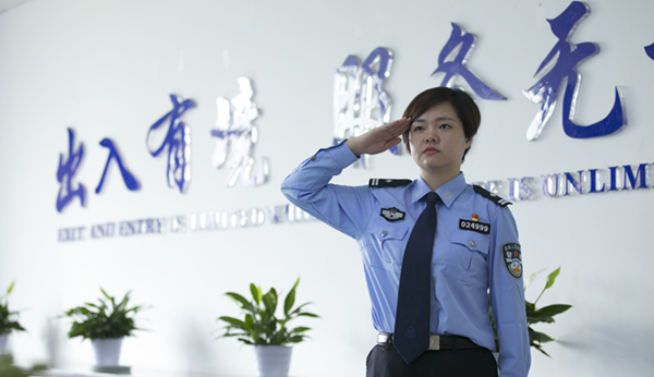 泸州市叙永县：十年青春 绽放出最美出入境警花