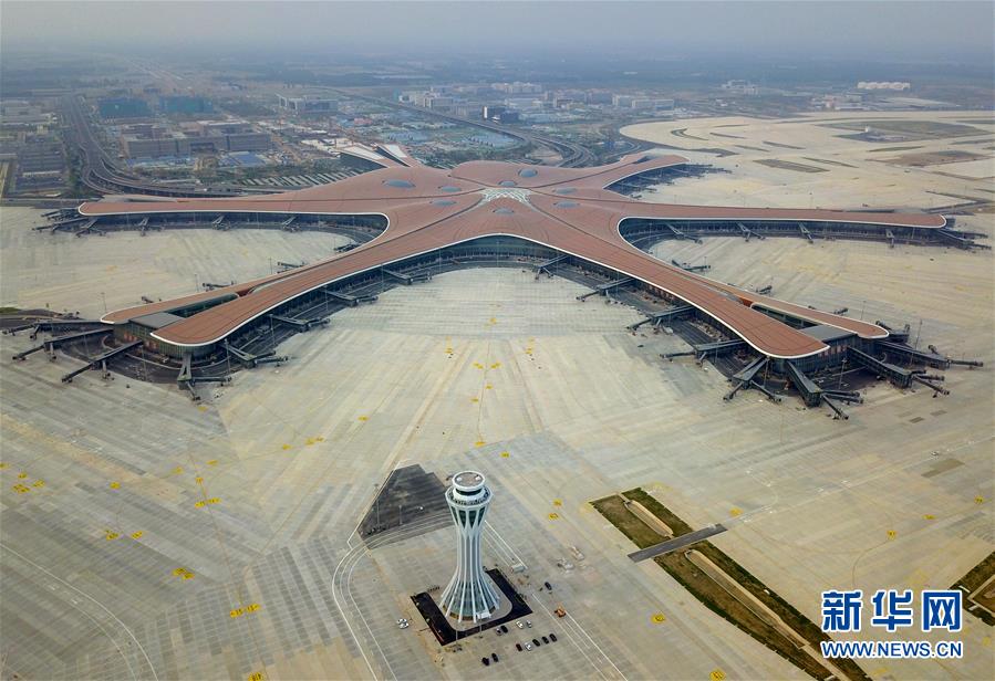 北京大兴国际机场西塔台交付使用