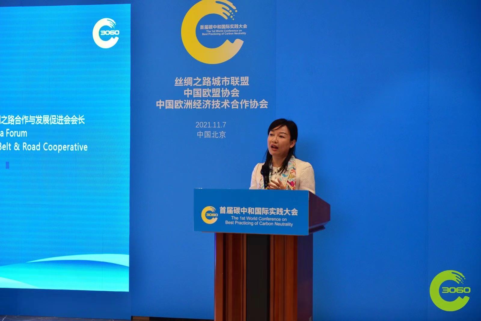 ​为庆祝3060俱乐部成立，艺术家现场展示专门创作的作品。_fororder_WechatIMG1327