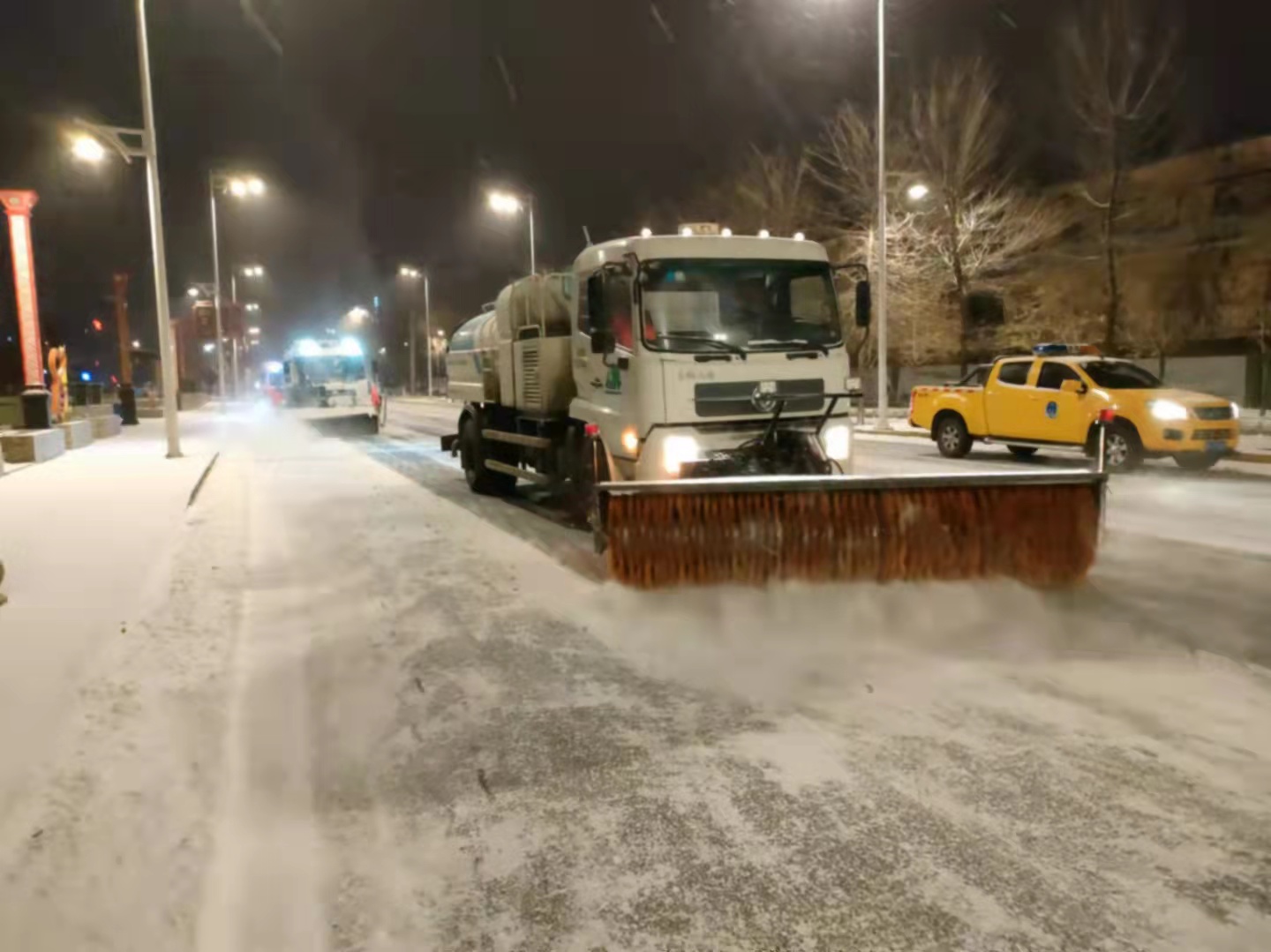 提前预判早准备 哈尔滨市平房区主干街路清雪完毕_fororder_2