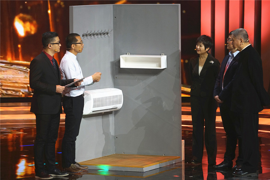 图片默认标题_fororder_嘉宾聆听创意项目讲解（内盒院）