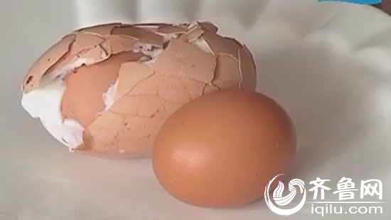 山东村民获重达半斤巨型鸡蛋 罕见蛋中有蛋(图)