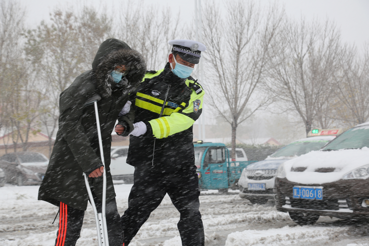 （原創） 風雪襲城，堅守無眠！滄州“雪”警執勤守護平安_fororder_3