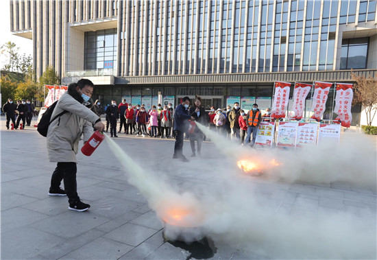 南京栖霞区举行防灾防爆逃生疏散演示演练活动_fororder_图片4