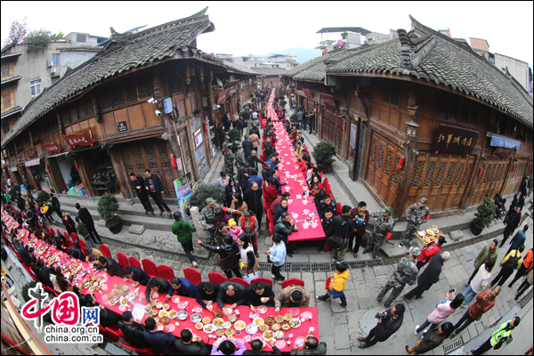 旺苍红色旅游文化节开幕 千人共享“百家宴”