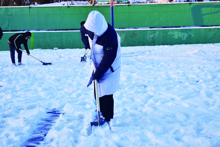 助力冬奧 長春學子以雪作畫