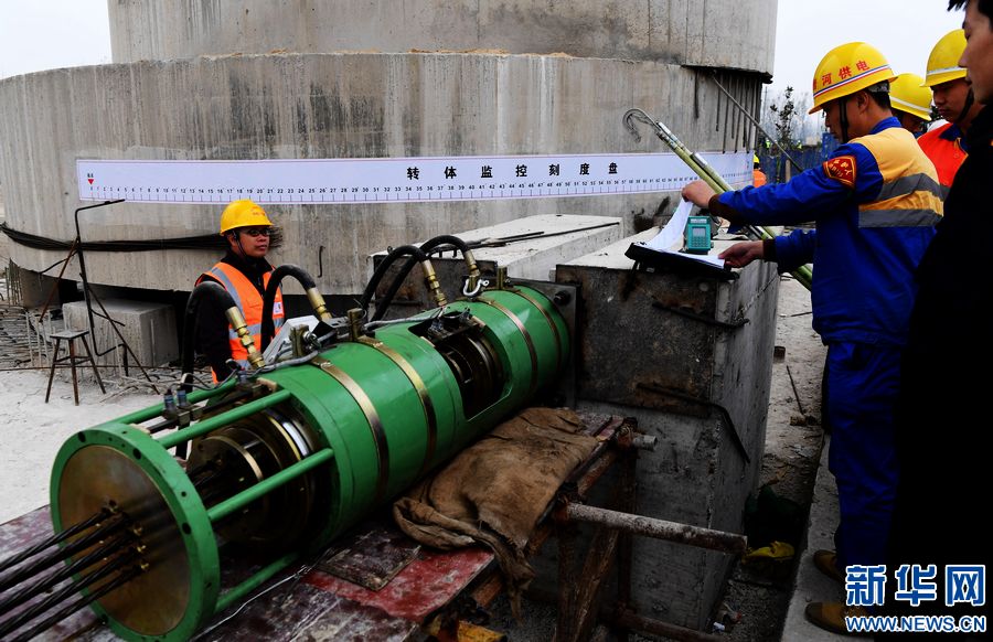 【轮播图】郑万高铁跨宁西铁路连续梁转体成功