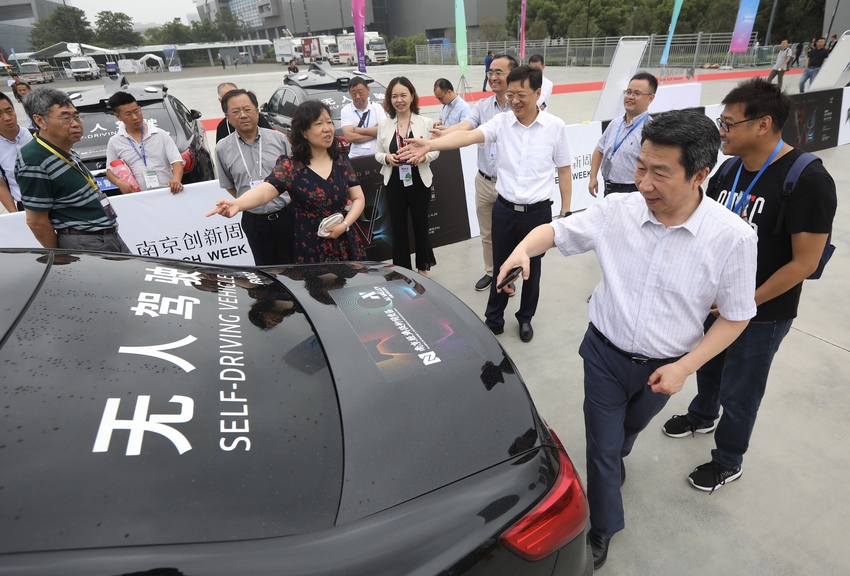 (供稿 汽车列表 三吴大地南京 移动版)2019南京创新周:中智行5GAI新一代无人驾驶汽车亮相(列表页标题)南京创新周:新一代无人驾驶汽车亮相