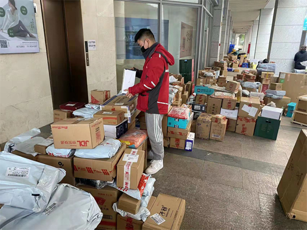 防疫有序｜守护城市安全 仁寿籍快递小哥的温情瞬间_fororder_未标题-1