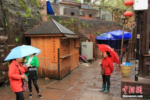 多地景區門票執行旺季價格 鳳凰古城今起暫停一票制