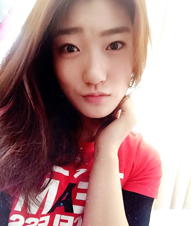 中国女篮新晋女神私照曝光 爱自拍+甜品潮牌