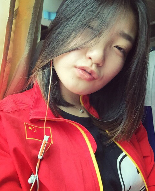 中国女篮新晋女神私照曝光 爱自拍+甜品潮牌