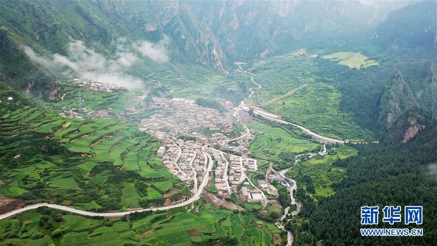 甘肃甘南：雾中仙境——扎尕那