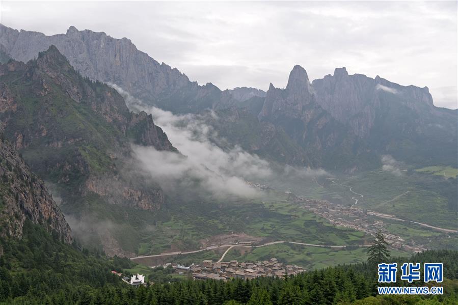 甘肃甘南：雾中仙境——扎尕那