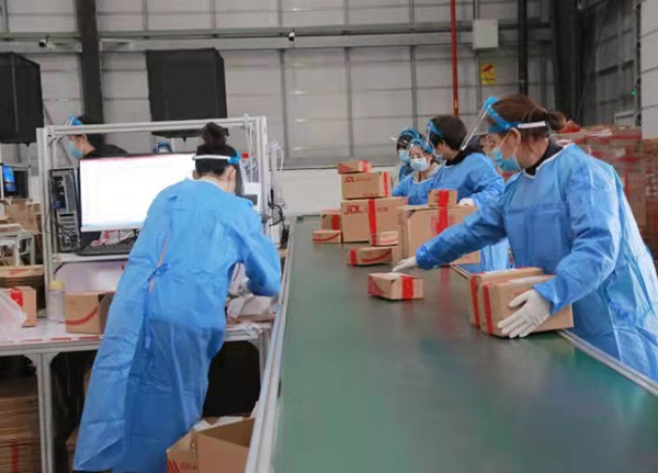 成都青白江区跨境电商产业园被认定为省级示范基地（园区）_fororder_跨境电商包裹分拣现场-供图-青白江区委宣传部