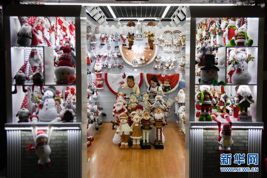浙江义乌：圣诞商品订单迎来旺季