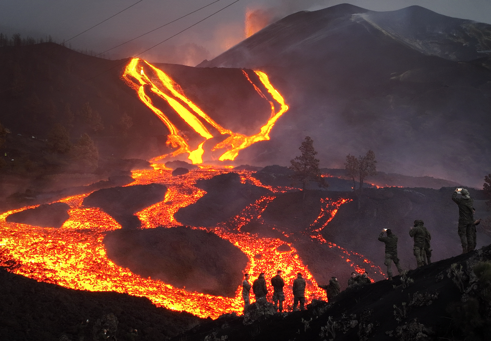 西班牙拉帕爾馬島火山噴發10周不停歇