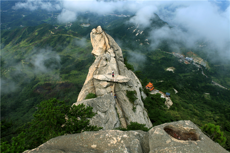 【湖北】【客户稿件】麻城龟峰山景区迎避暑游小高峰（组图）