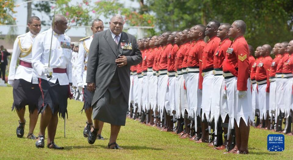 斐济新总统卡托尼韦雷宣誓就职