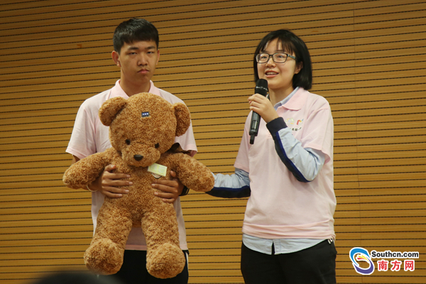 深圳首屆中學生創客馬拉松舉行 學生用作品詮釋愛與夢想