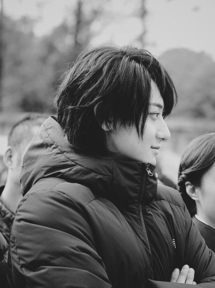 黄子韬新戏造型曝光 长发被称“撕漫男”