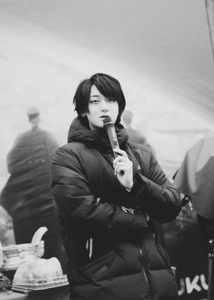 黄子韬新戏造型曝光 长发被称“撕漫男”