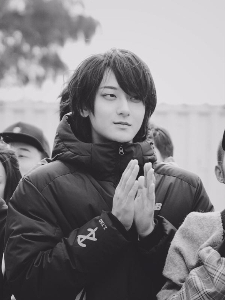 黄子韬新戏造型曝光 长发被称“撕漫男”