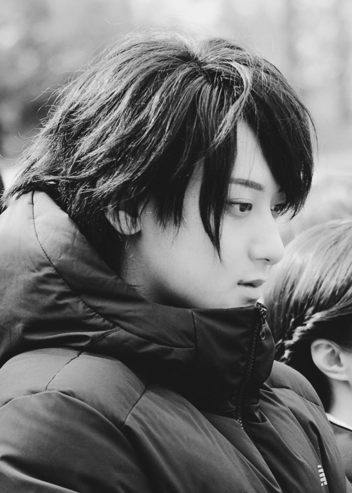 黄子韬新戏造型曝光 长发被称“撕漫男”