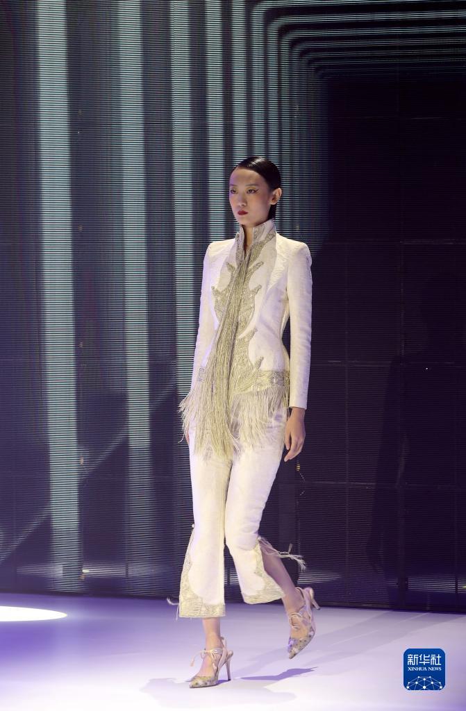 第十届上海高定周举行开幕大秀