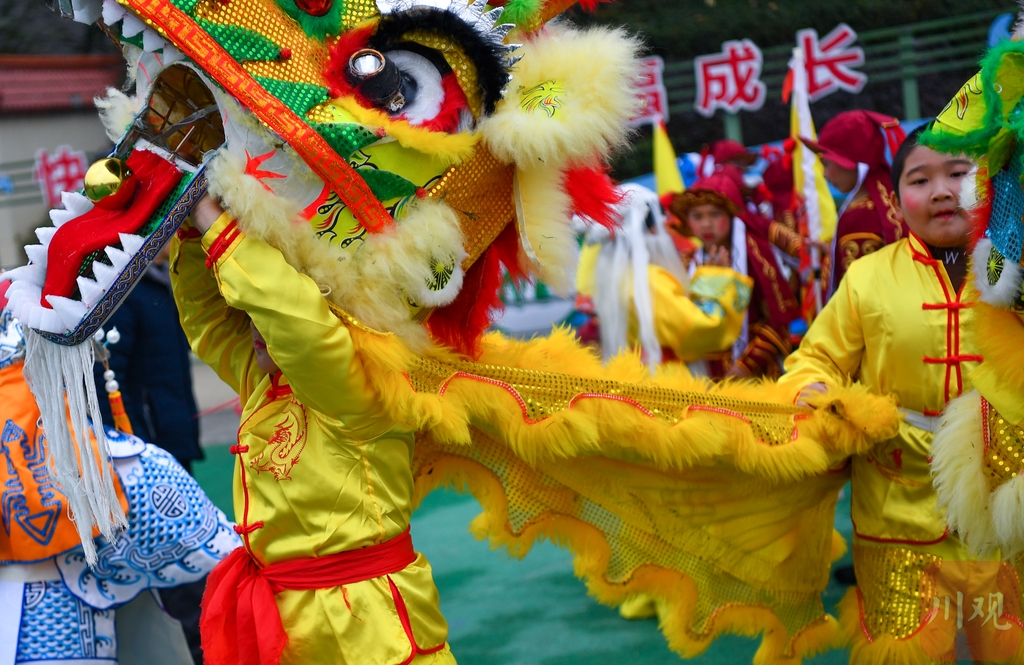 （转载）学非遗 “双减”之后 自贡荣县乡村小学生成为麒麟灯传承人