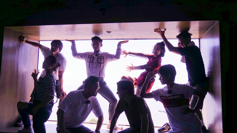 《漂亮的房子》冯德伦抱吉他弹唱 帅翻众人