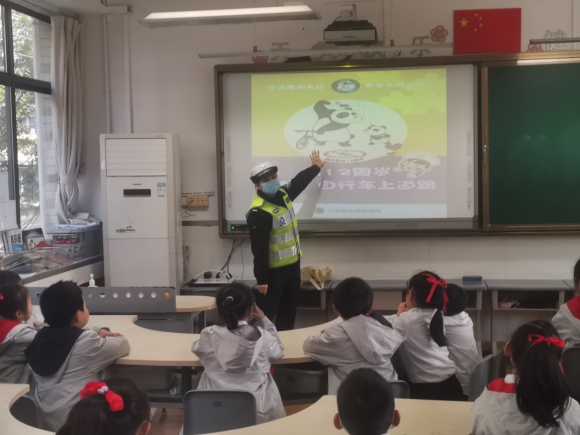 【原創】重慶九龍坡交巡警：讓每一天都是“交通安全日”_fororder_WPS圖片-修改尺寸