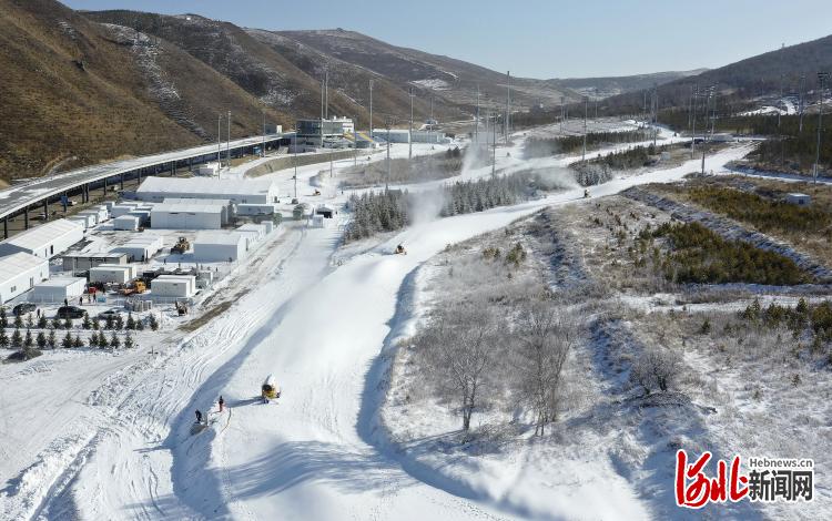 河北張家口：國家越野滑雪中心造雪進行時