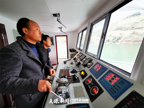 (中首)貴陽港開陽港區北上長江首航儀式舉行 14艘滿載礦石貨船競發長江_fororder_微信圖片_20211117085215