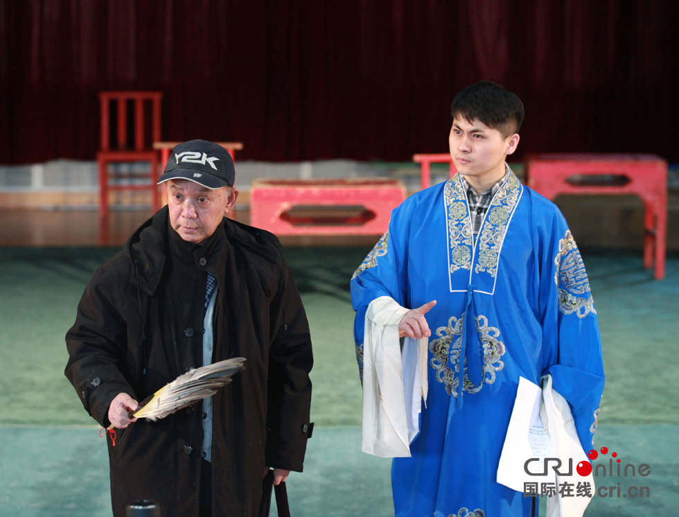 王宁先后拜过李崇善和任德川两位京剧名家,能够得到两位大师的认可,他