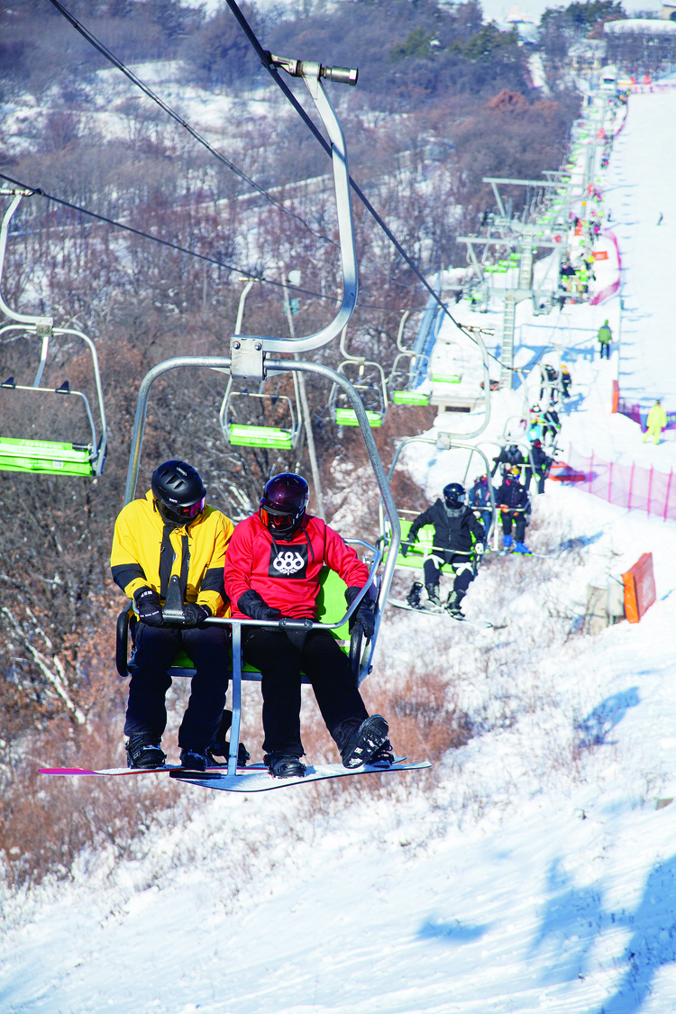 長春：“升級版”滑雪場陸續開板