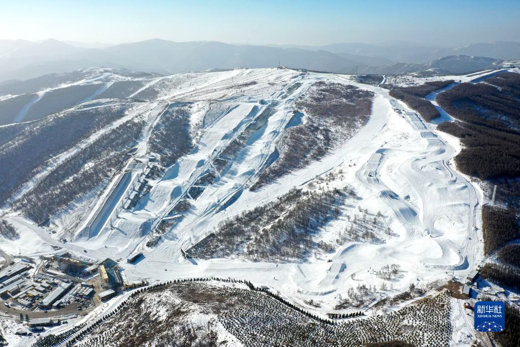 河北張家口：雲頂滑雪公園賽道塑型忙_fororder_5