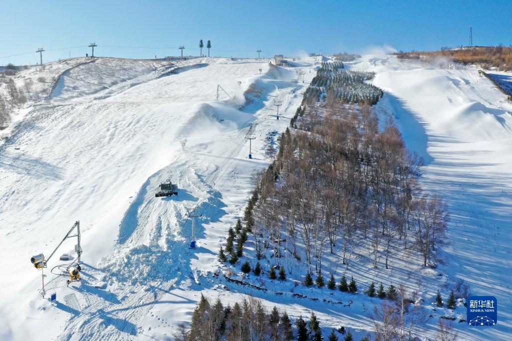 河北張家口：雲頂滑雪公園賽道塑型忙_fororder_4