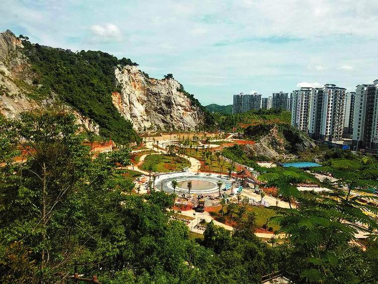 广西南宁：昔日废弃矿山如今蜕变成生态休闲公园