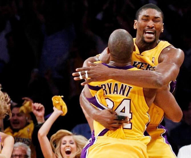 科比12个拥抱:兄弟家庭情深 单换自己之人在列