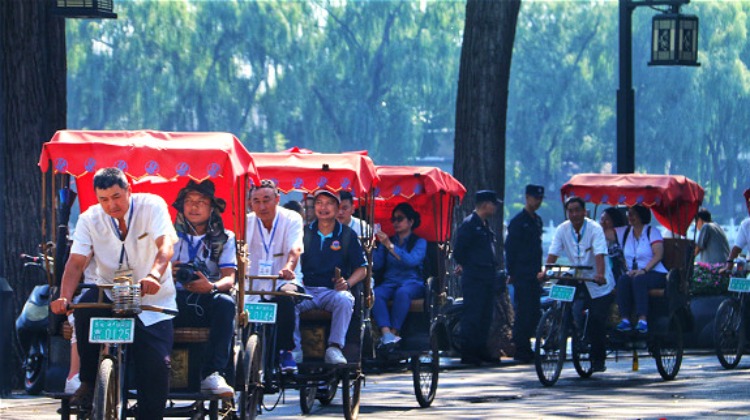 古老与现代和谐统一 四国拍摄组探寻北京文化魅力_fororder_CqgNOl2Lg-mAAgNnAAAAAAAAAAA028.600x409