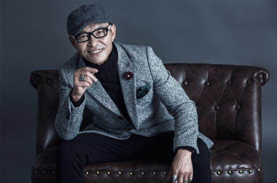 青春永驻的秘密 61岁肌肉爷爷赛车驰骋大漠 青春永驻的秘密 61岁肌肉爷爷赛车驰骋大漠