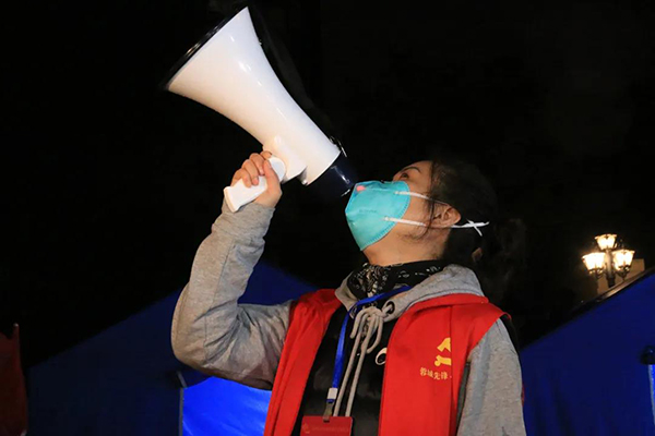 防疫有序成都成华华府沙河小区解封居民齐欢呼