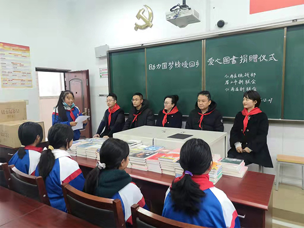 眉山市新联会、仁寿县新联会携手送文化进校园_fororder_学生代表发言-摄影-钟敏