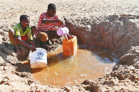 Mutane miliyan 2.3 ne ke fama da karancin ruwa da abinci a Somalia_fororder_1120-somalia-Faeza