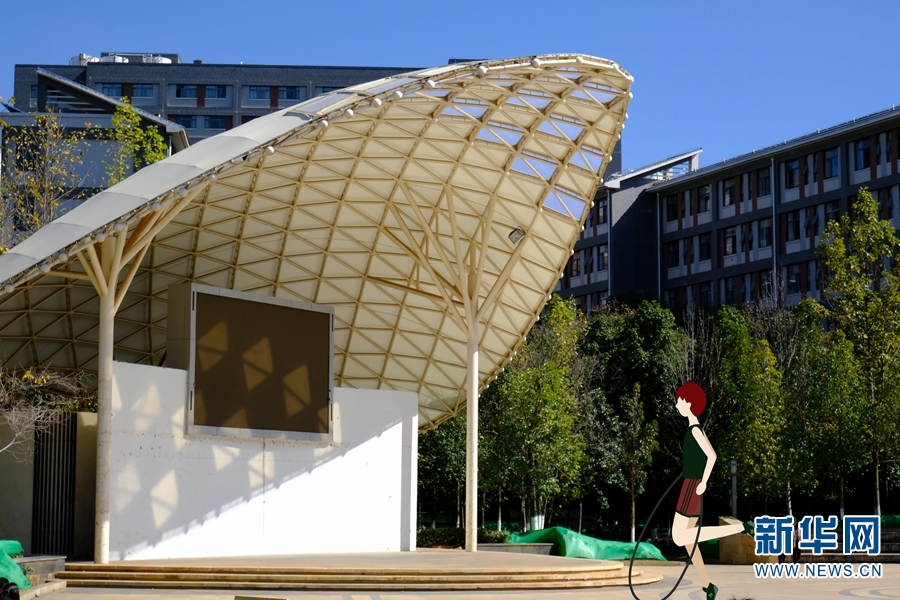 创意手绘＋校园美景 云南这所高校的“冬运会”有点萌！