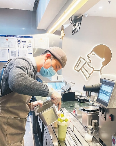 人民日报报道喜茶调饮师：把“快乐”加进茶饮